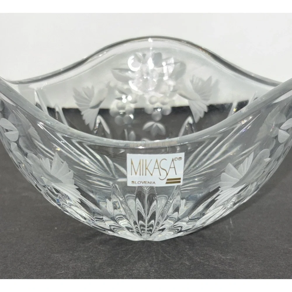 Mikasa Clear Crystal Beautiful Scalloped Hummingbird Bowl‎ 6x3